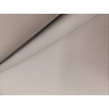 Detaliu tapițerie plafon plușată crem deschis, material cu textură catifelată și nuanță caldă.